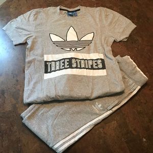 UO Adidas Sweatshirt & Joggers, Small